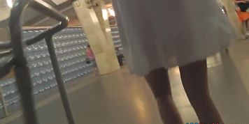 Upskirt vid of slim babe's beautiful bubble ass