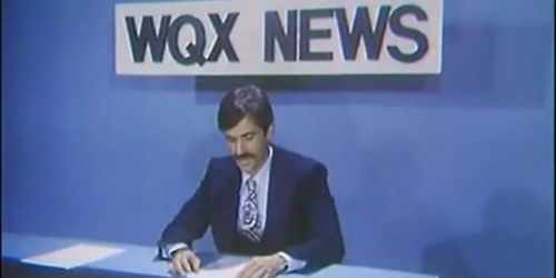 Blowjob under news table